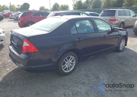 2012 Ford Fusion S z USA, uszkodzony, nr VIN 3FAHP0GA8CR129109